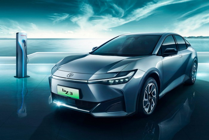 Házon belüli rekordot dönt a Toyota új szedánja 6