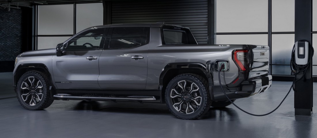 Kis testvért kap a Hummer pickup