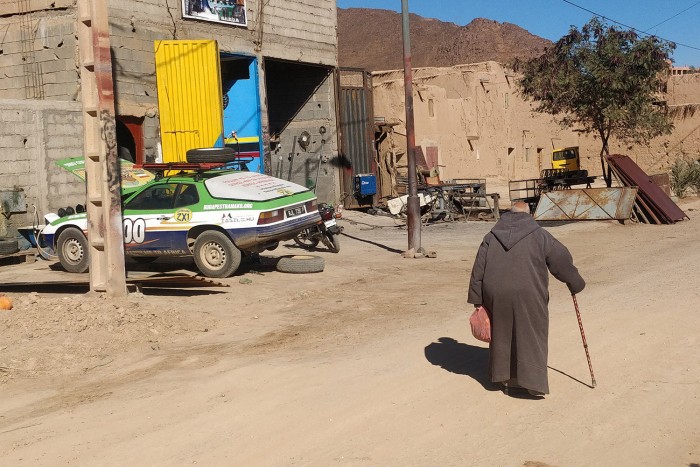Egy csávó kannából árulta a benzint, reggelre odacsináltak mellénk a kecskék 7