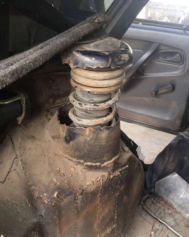 19 friss sírva röhögős fotót húztunk fel a műhelypokolból 9