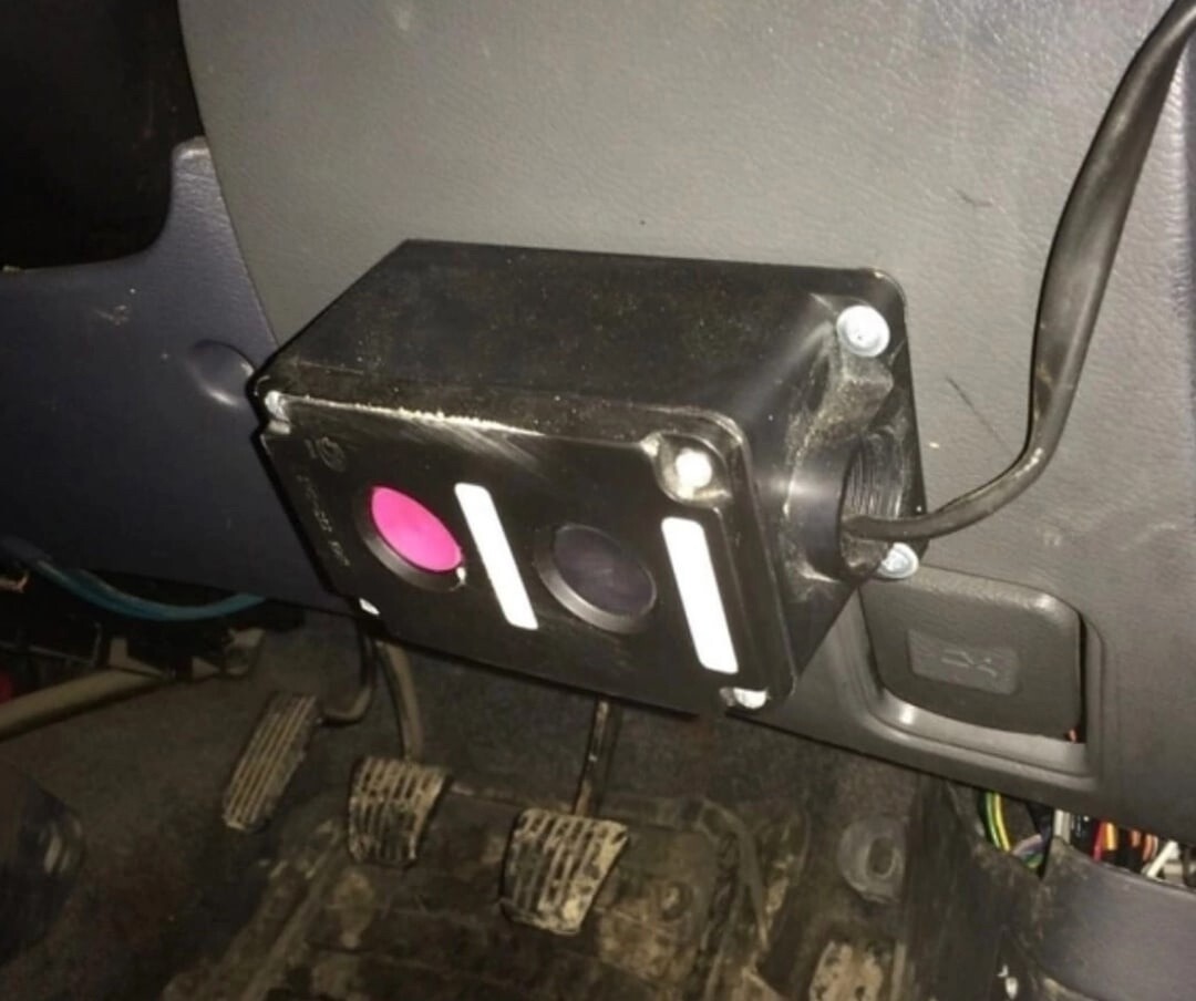 19 friss sírva röhögős fotót húztunk fel a műhelypokolból 4