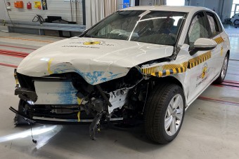 Elébe ment a pofonnak, taps lett belőle