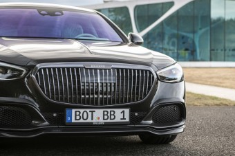 Új löketet, extrém kinézetet kapott ez a luxuslimuzin