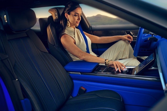 130 milliós luxusautó jön Amerikából 9 | Vezess 130 milliós luxusautó jön Amerikából 9