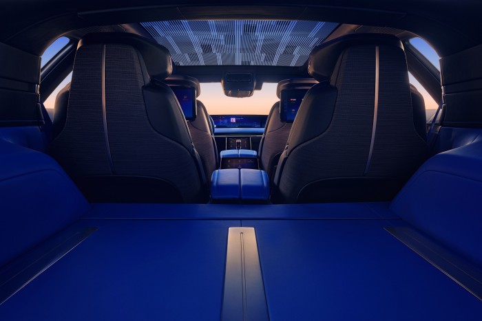 130 milliós luxusautó jön Amerikából 10 | Vezess 130 milliós luxusautó jön Amerikából 10