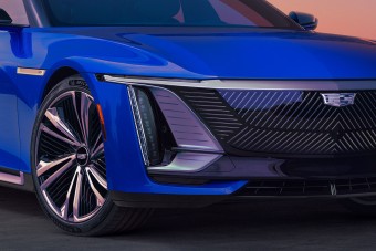 130 milliós luxusautó jön Amerikából