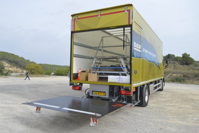 Ez a teherautó már vigyáz a gyalogosokra és a biciklisekre is 15