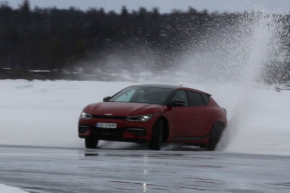 Kétszer gyorsabban tölthető a Kia nagy villanyautója 4