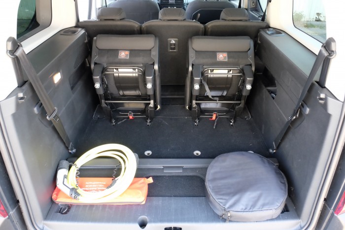 Tökéletes villanyautó nagy családoknak 10