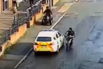 Belerúgott a rendőrautóba, visszaütött a karma