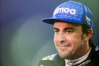 Alonso a Forma-1 legtapasztaltabb pilótája lett
