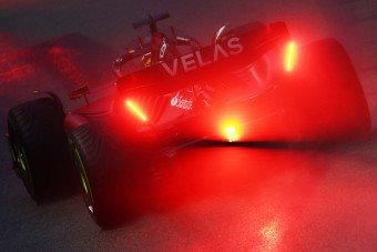 F1: Leszakadt az ég Szingapúrban, elmosta az edzés felét