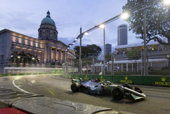 F1: Büntetést kapott a Mercedes pilótája a futam előtt