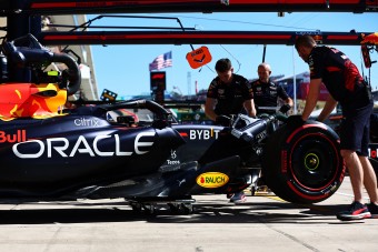 F1: Rajtbüntetéssel kezdi a hétvégét a Red Bull