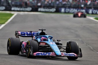 F1: Alonso megint a csapatát kritizálta