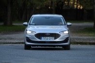 Elég ennyi a Golf ellen? – itt a 10 milliós Ford Focus 31