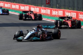 F1: Hamilton miatt bukta a dobogót Russell