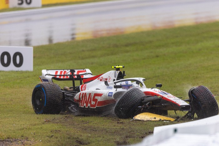 F1: Kiborultak Schumacher újabb autótörése miatt