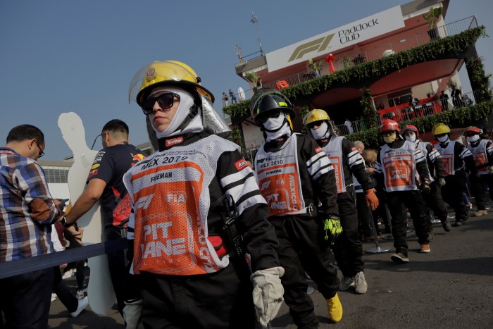 Panaszkodnak a rajongókra az F1-esek, vizsgálat indul