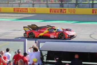 Csendes versenyautót épített a Ferrari, megnéztük élőben