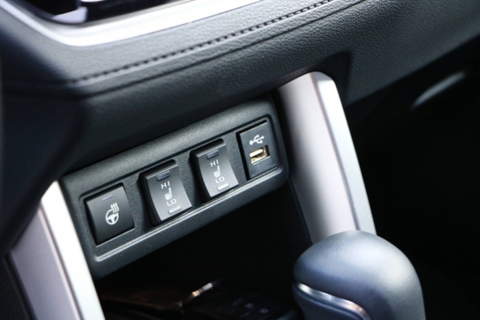 Támadó középpályás Toyota módra 10