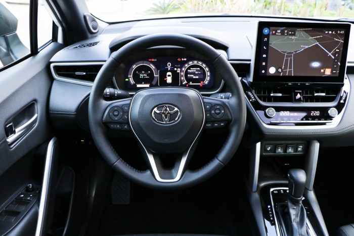 Támadó középpályás Toyota módra 8