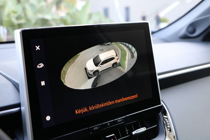 Támadó középpályás Toyota módra 12