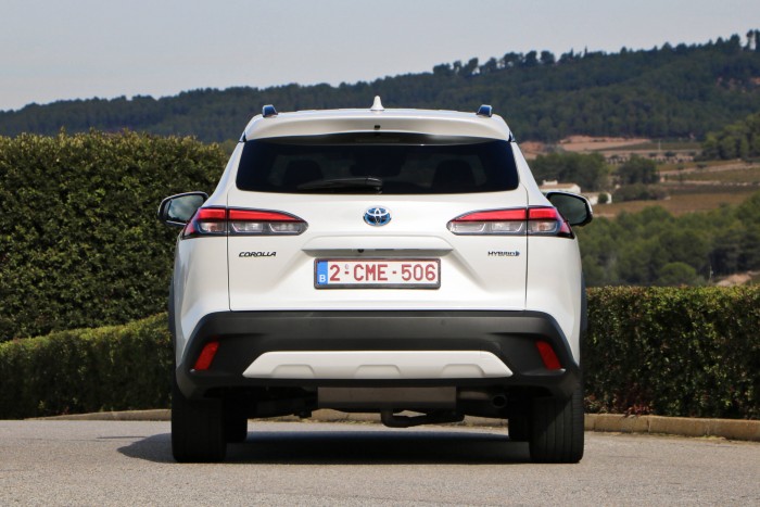 Támadó középpályás Toyota módra 6