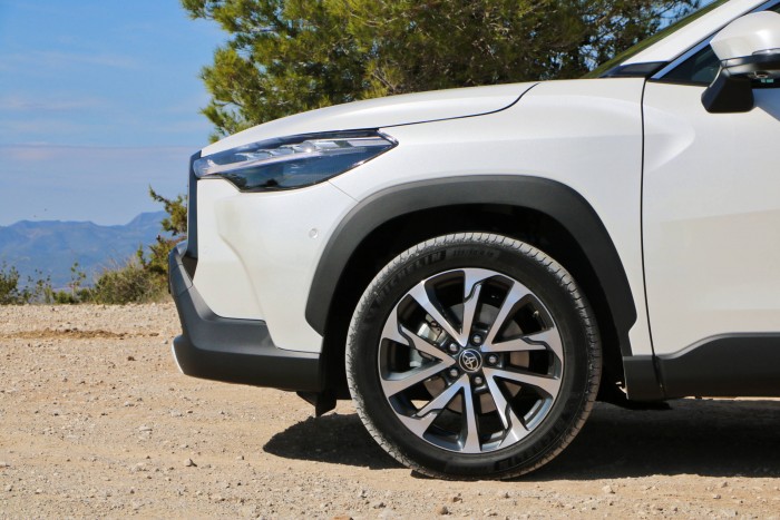 Támadó középpályás Toyota módra 7