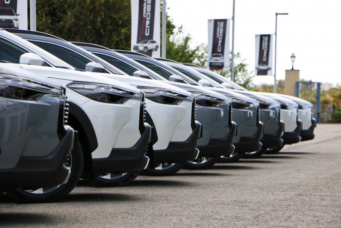 Támadó középpályás Toyota módra 17