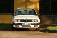 Egy soha le nem robbanó BMW E30 360 ezer km-rel 72