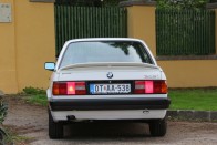 Egy soha le nem robbanó BMW E30 360 ezer km-rel 97