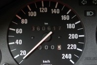 Egy soha le nem robbanó BMW E30 360 ezer km-rel 105