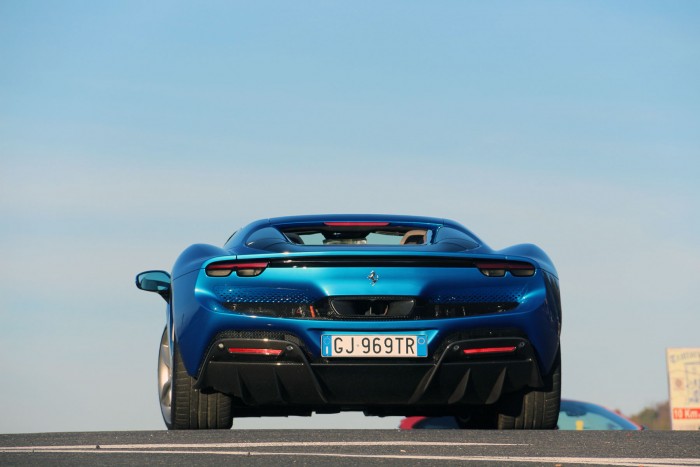 Egy Ferrariban nem számít a fogyasztás 23