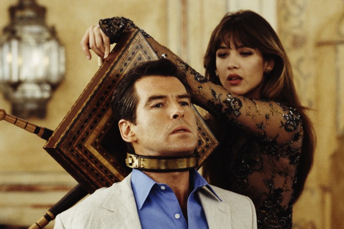 Még a 007-est is beárnyékolták a legjobb Bond-lányok 4 | Vezess Még a 007-est is beárnyékolták a legjobb Bond-lányok 4