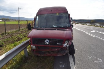 A forgalommal szemben haladva okozott balesetet a 21-es főúton, lelépett a 71 éves sofőr