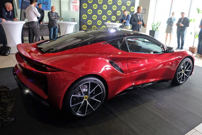 Új sportkocsi forgalmazása indult el Magyarországon 9