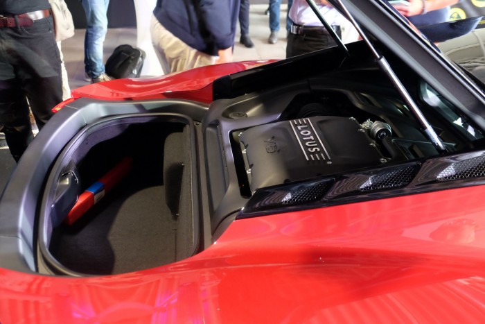 Új sportkocsi forgalmazása indult el Magyarországon 8