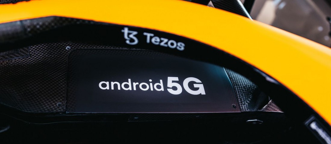 Fényreklámokat tesznek a Forma-1-es autókra