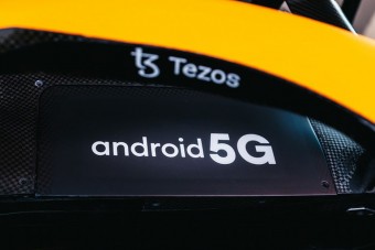 Fényreklámokat tesznek a Forma-1-es autókra