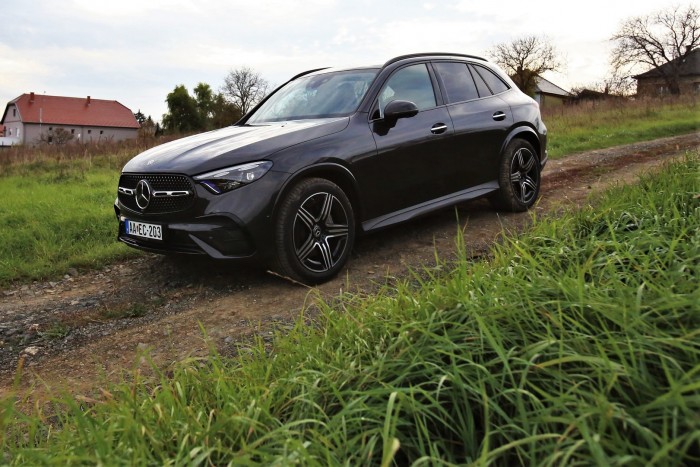 A kategória legkomolyabb technikájával – Mercedes-Benz GLC 11