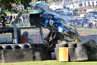 Koccanás után a fán kötött ki a Porsche