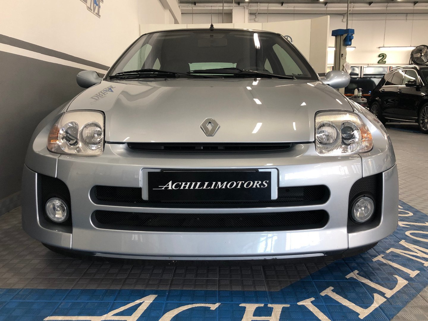 Ferrari-árban mérik ezt a kis francia méregzsákot 2