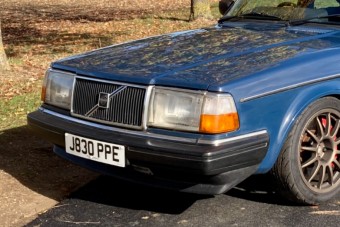 Kívülről öreg papa ez a Volvo, de ha megindul, elszabadul a pokol