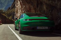 Könnyített sportkiadást kap a Porsche 911 59