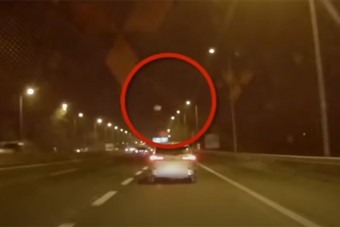 Palackot hajigált egy ámokfutó az M5-ösön, 600 ezret kell fizetnie