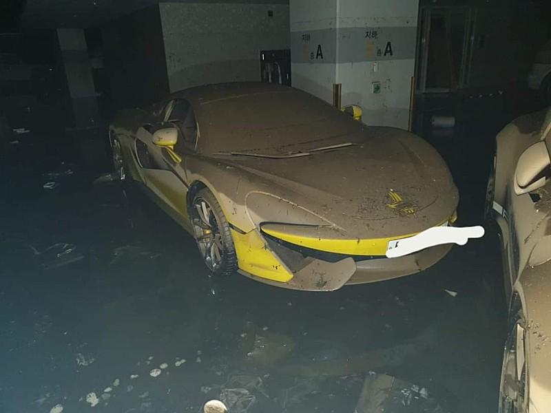 A deplorable sight in an underground garage, hundreds of millions worth of damage after the flood 9