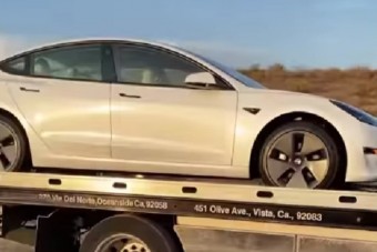 Teslára vágyott, megvette – az autópálya közepén hagyta cserben a nőt