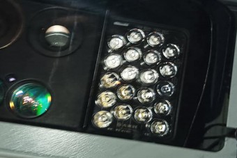 Itt az újfajta traffipax, olvasónk nagyon közelről fotózott le egyet