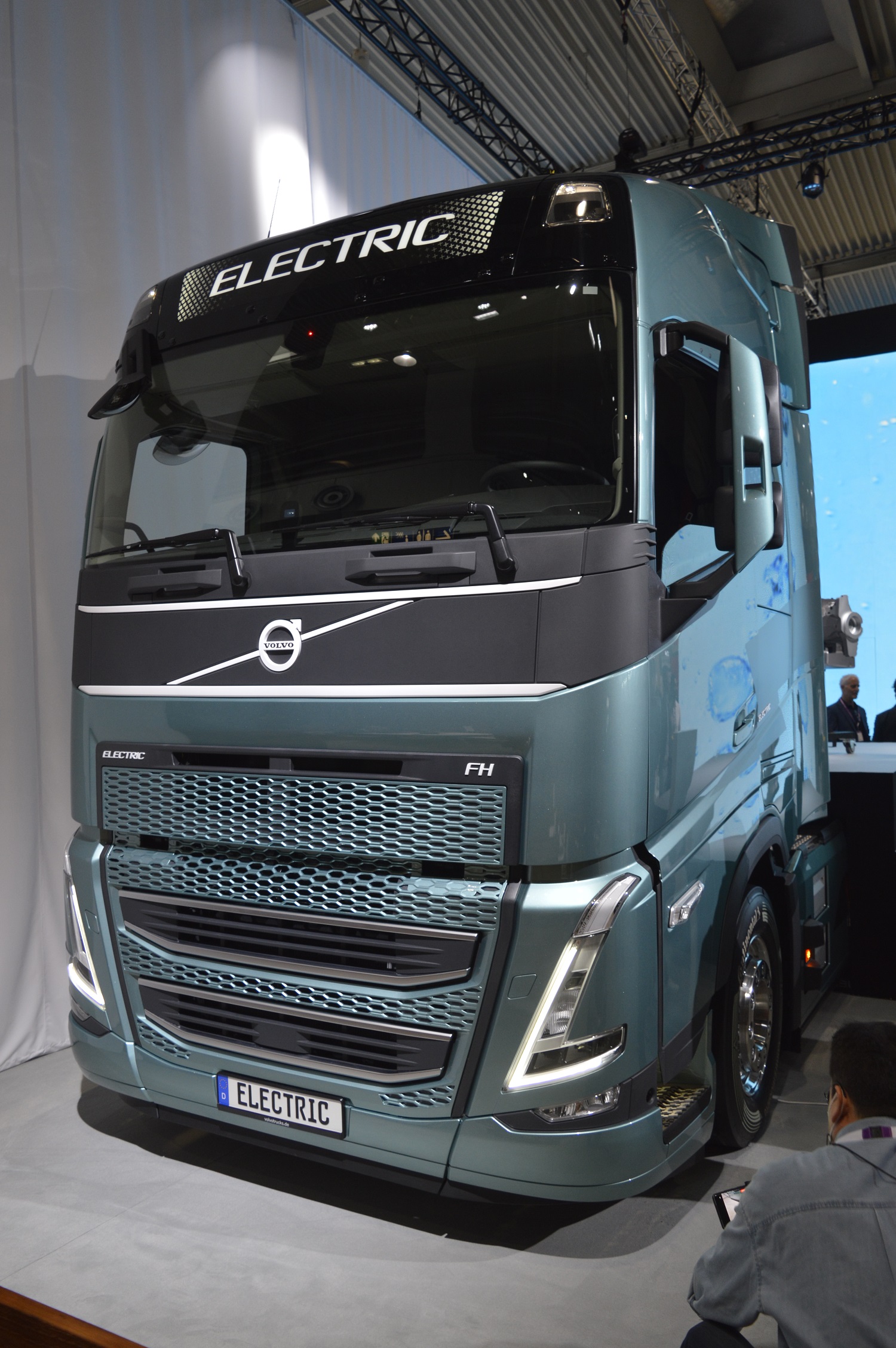 Vadonatúj e-tengelyt mutatott be a Volvo Trucks 7